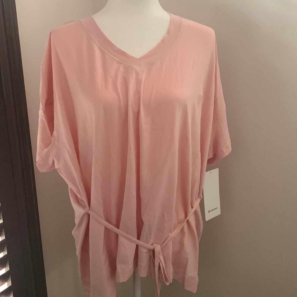 NWT Lululemon Side Tie V neck tee.  Smoke free home